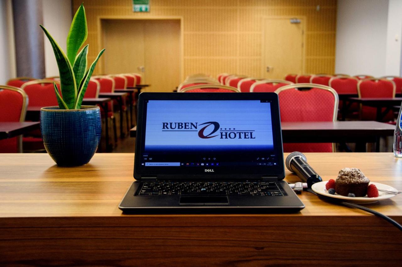 Ruben Hotel Zielona Gora Εξωτερικό φωτογραφία