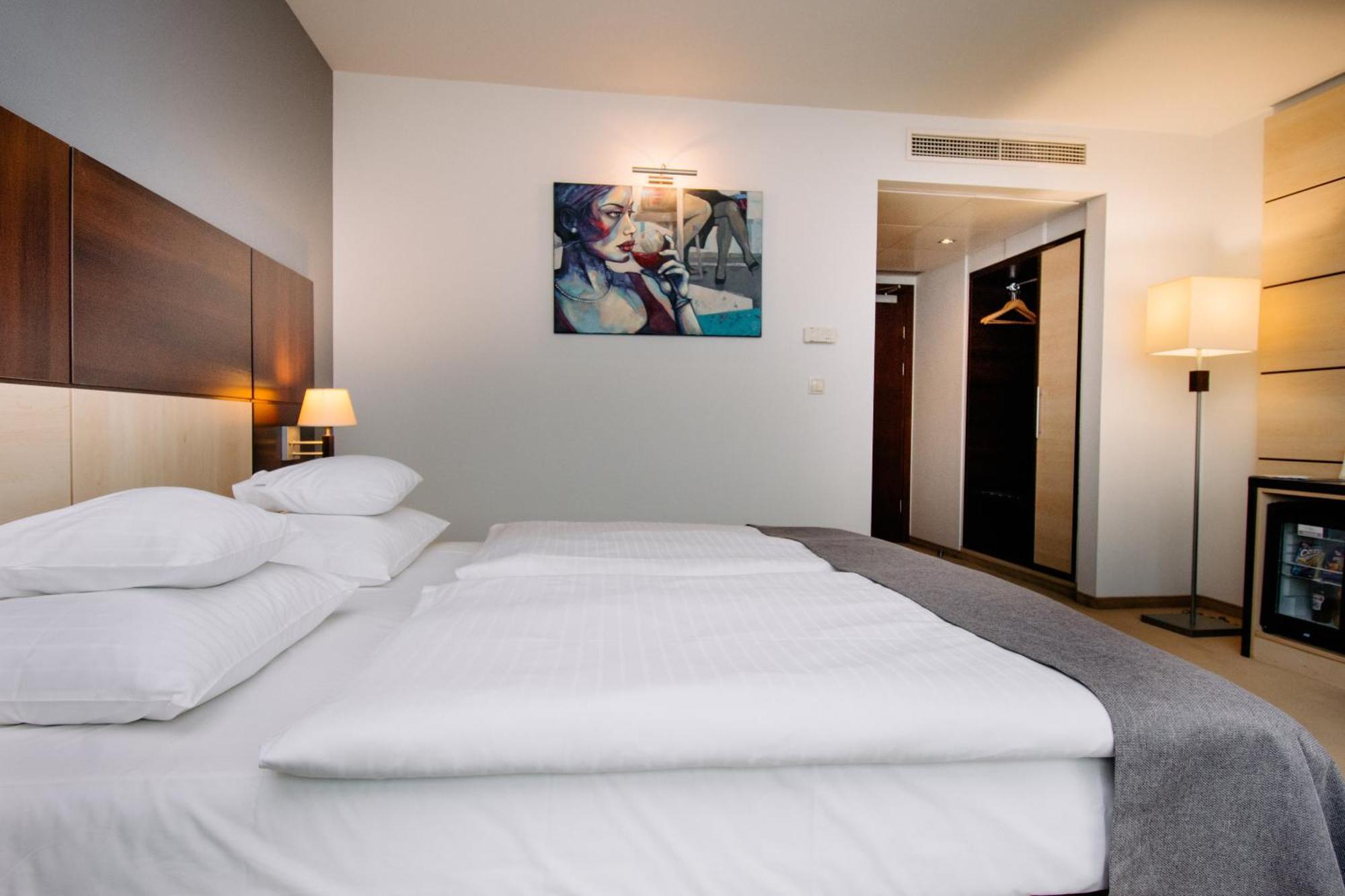 Ruben Hotel Zielona Gora Εξωτερικό φωτογραφία