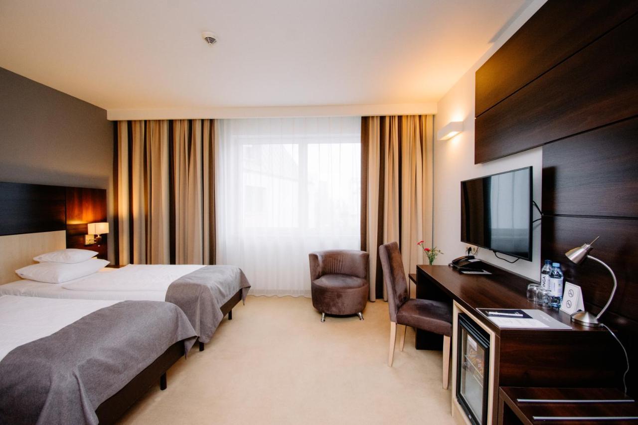 Ruben Hotel Zielona Gora Εξωτερικό φωτογραφία