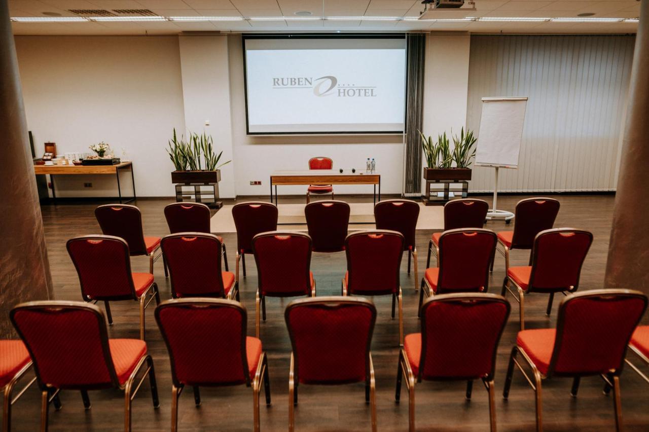 Ruben Hotel Zielona Gora Εξωτερικό φωτογραφία