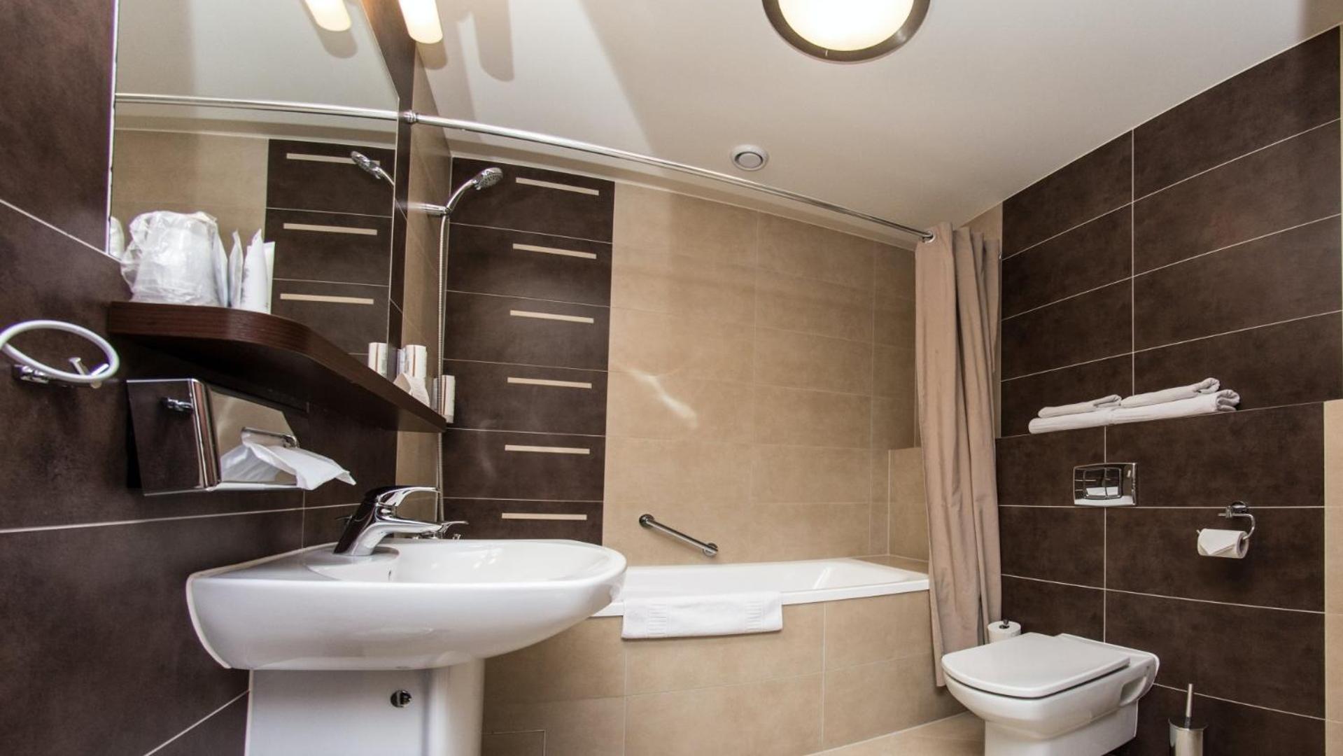 Ruben Hotel Zielona Gora Εξωτερικό φωτογραφία